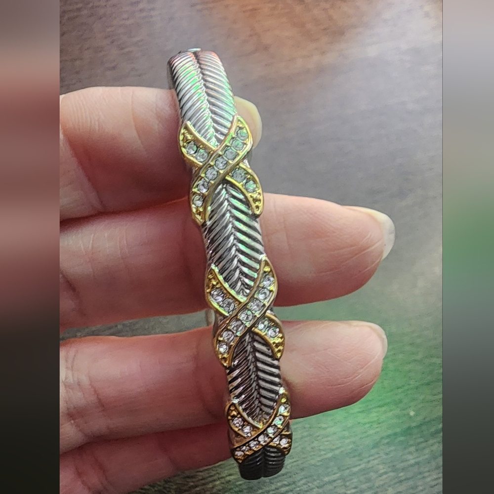 Elegant Silver‎ Tone Bracelet - Picture 4 of 5